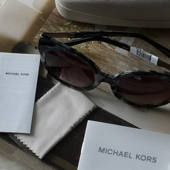 MICHAEL KORS ADELAIDE SUNGLASSES NWT - Picture 2 of 3